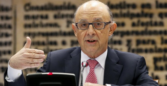 El ministro de Hacienda, Cristóbal Montoro, durante su comparecencia en  la Comisión de Hacienda el Senado. EFE/Mariscal