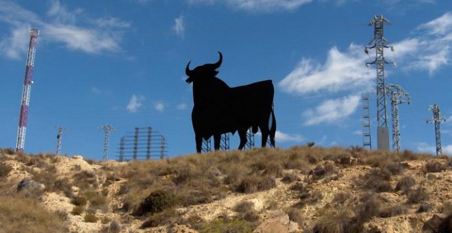 Uno de los siete toros de Osborne de la provincia de Alicante. WIKIPEDIA