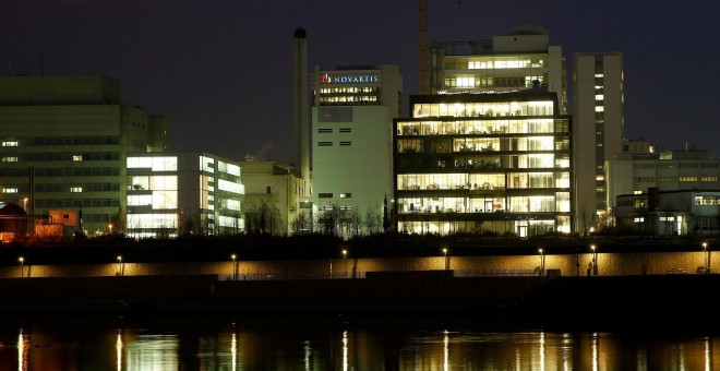 La sede de la farmacéutice suiza Novartis, al borde del rio Rihn en Basiela. REUTERS/Arnd Wiegmann