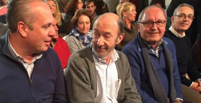 El ex secretario general del PSOE, Alfredo Pérez rubalcaba, en un acto de los socialistas andaluces en Alcalá de los Azules (Cádiz