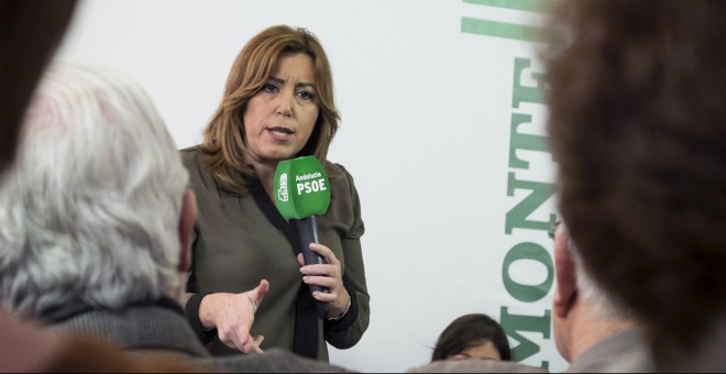 La secretaria general del PSOE de Andalucía y presidenta de la Junta, Susana Díaz, durante su intervención en el acto de inauguración de la nueva sede de la Agrupación Socialista de Ayamonte. EFE/Julián Pérez