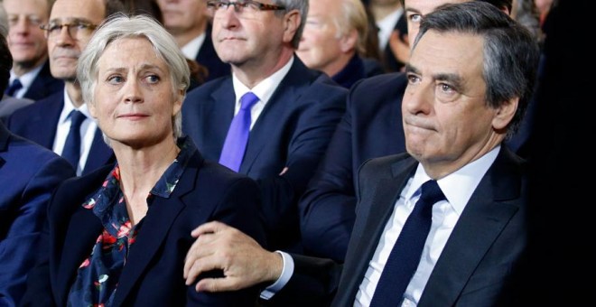 Penelope y François Fillon, durante un acto del partido hace unos días en París. REUTERS/Pascal Rossignol