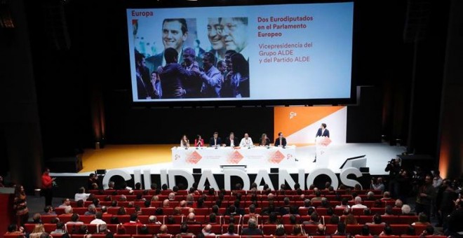 Vista de la IV Asamblea General de Ciudadanos que se celebra en el Teatro Nuevo Coslada, en Coslada (Madrid), en la que previsiblemente se reelegirá a Albert Rivera como presidente del partido. EFE/Zipi