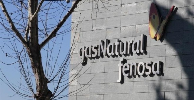 El logo de Gas Natural Fenosa en la fachada de su sede en Madrid. E.P.