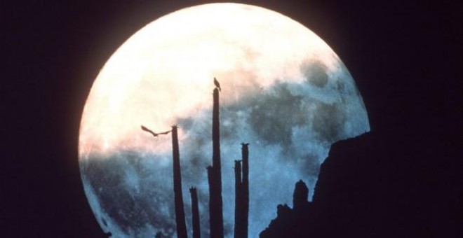 Fotografía de archivo. Vista de la luna llena en Arizona. EFE