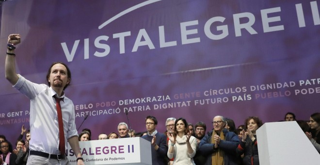 El líder de Podemos, Pablo Iglesias, en el escenario tras la proclamación de los resultados de las votaciones  de la Asamblea Ciudadana Estatal de Vistalegre II. EFE/Ballesteros