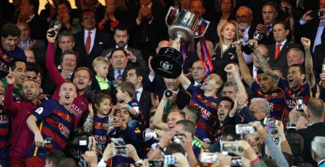 Los jugadores del FC Barcelona celebran su triunfo en la final de la Copa del Rey 2016 frente al Sevilla FC. EFE