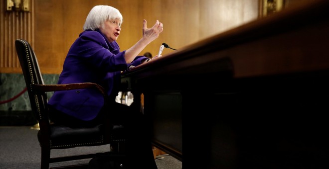La presidenta de la Reserva Federal (conocida como Fed), Janet Yellen, durante su comparecencia ante el comité de Bancario del Senado de EEUU. REUTERS/Joshua Roberts