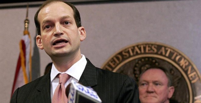 El abogado hispano y ex fiscal general de Miami, Alexander Acosta, nominado por el presidente estadounidense, Donald Trump, para encabezar el Departamento de Trabajo tras la renuncia de Andrew Puzder a optar a ese cargo. EFE