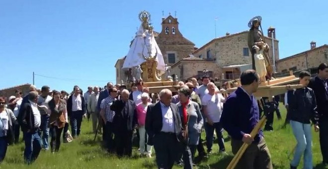 Imagen de archivo de la procesión de la Virgen de Valdejimena en Horcajo Medianero (Salamanca). / Salamanca RTV