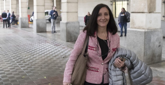 La juez María Núñez Bolaños a su salida de los Juzgados de Sevilla. EFE/Julio Muñoz