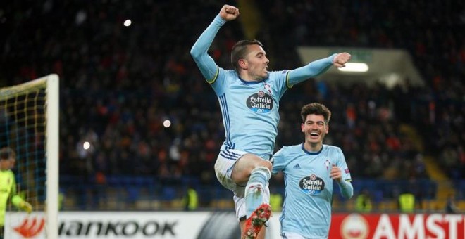 Iago Aspas (i) de Celta de Vigo celebra su gol ante Shakhtar Donetsk. /EFE