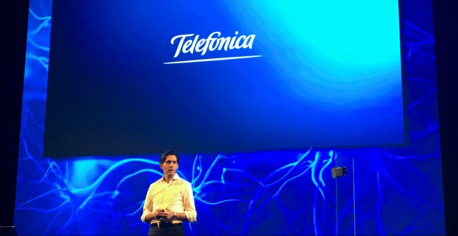 El presidente de Telefónica, José María Álvarez-Pallete, en lña presentación de la aplicación Aura, en la antesala del Mobile World Congress en Barcelona. REUTERS/Andres Gonzalez