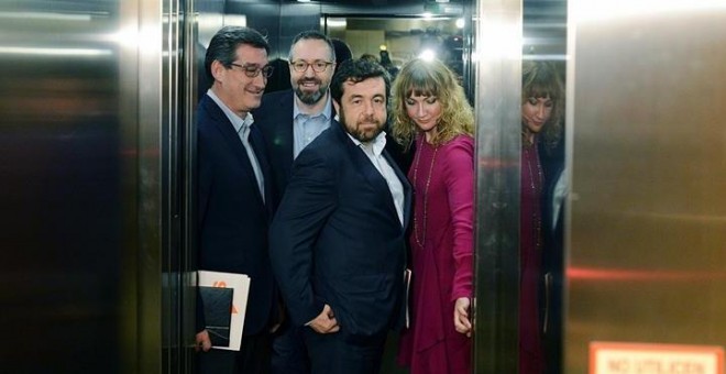 Girauta, Miguel Gutiérrez e Ignacio Prendes, a su llegada a la reunión con el PP. EFE/FERNANDO VILLAR