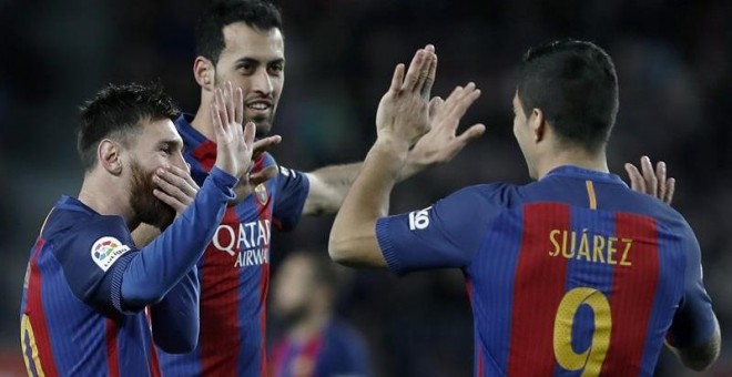 Los jugadores del Barcelona celebran uno de los goles anotados ante el Sporting. - EFE