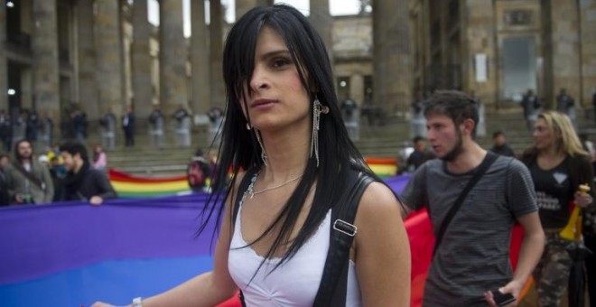 Activistas en favor de los derechos de las personas LGTBi se manifiestan en Colombia a favor del matrimonio igualitario. AFP