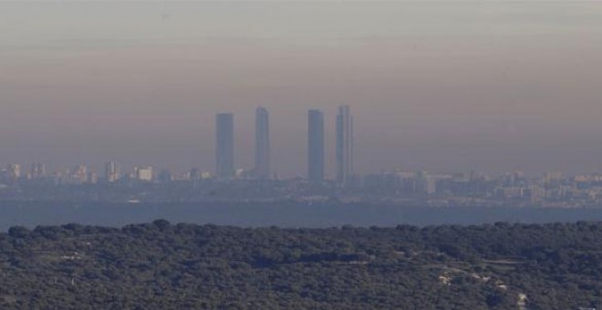 Footgrafía de archivo de la capa de contaminación que cubre la ciudad de Madrid. - EFE