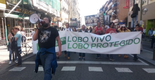 Manifestantes en favor del lobo ibérico