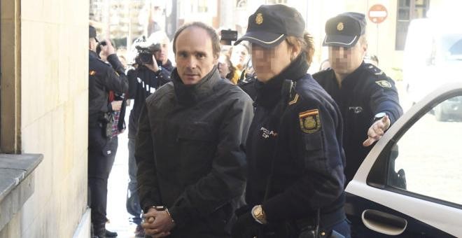 El acusado Miguel Ángel Muñoz Blas, a su llegada a la Audiencia Provincial de León. EFE/J. Casares