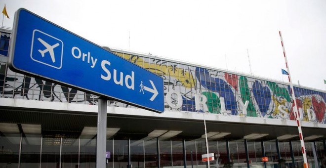 Imagen de una de las entradas al aeropuerto de Orly. | REUTERS