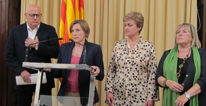 La presidenta del Parlament, Carme Forcadell , con los miembros de la Mesa de la cámara autonómica Lluis Corominas, Anna Simó y Ramona.Barrufet. E.P.