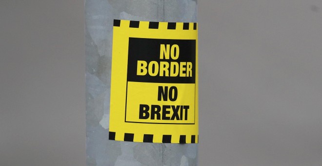 'No fronteras. No Brexit' REUTERS/Phil Noble