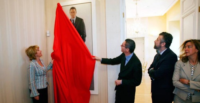 Retrato de Alberto Ruiz-Gallardón, por el pintor gaditano Hernán Cortés y colocado en la Real Casa de Correos.