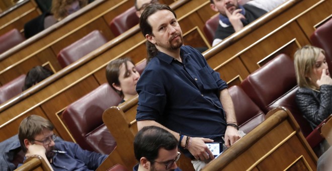 El secretario general de Podemos, Pablo Iglesias, durante el pleno del Congreso. EFE/Javier Lizón