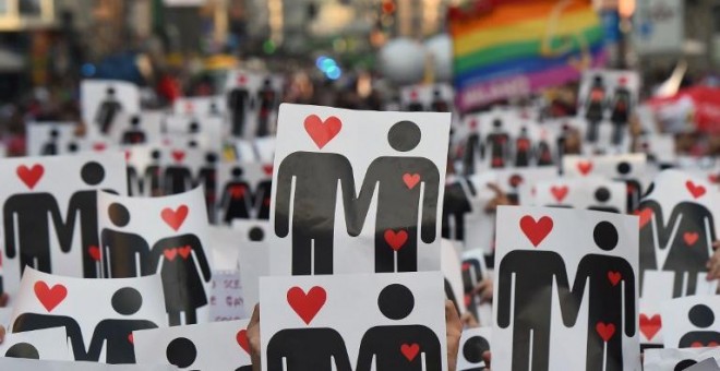 Flash mob durante la Fiesta del Orgullo Gay de 2016 en Milán. - AFP