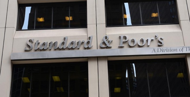 El logo de la agencia Standard & Poor's en su sede en Nueva York. AFP/ Emmanuel Dunand