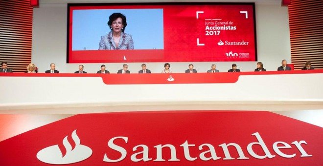 La presidenta del Banco Santander, Ana P. Botín, durante la junta de accionistas de la entidad.