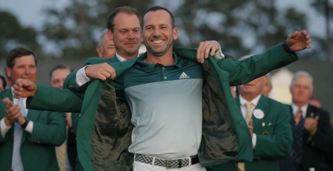 El golfista español Sergio García gana su primer Masters de Augusta y se convierte en el tercer español que gana allí tras Severiano Ballesteros y Olazabal. REUTERS/BRIAN SNYDER