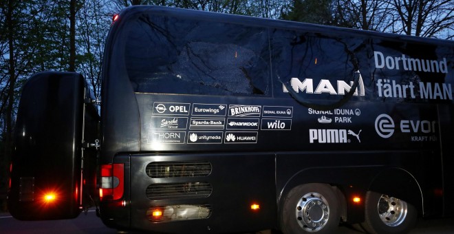 El autobús del Borussia Dortmund después del ataque del pasado martes. REUTERS/Kai Pfaffenbach