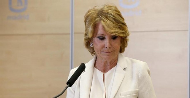 Esperanza Aguirre, durante la comparecencia en la que anuncia su dimisión por la Operación Lezo. EFE/Kiko Huesca