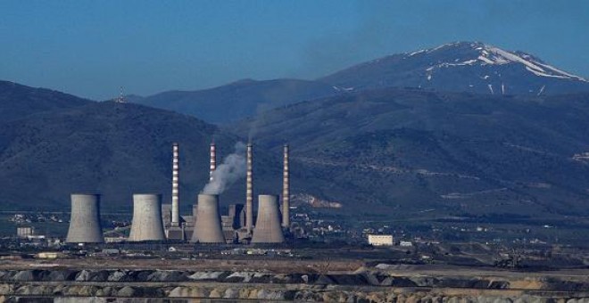 Vista de una central térmica de carbó de la empresa pública griega PPC, cerca de la ciura de Ptolemaida. REUTERS/Alexandros Avramidis