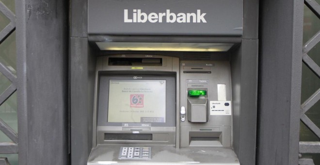 Cajero autómatico de una sucursal del banco Liberbank. E.P.