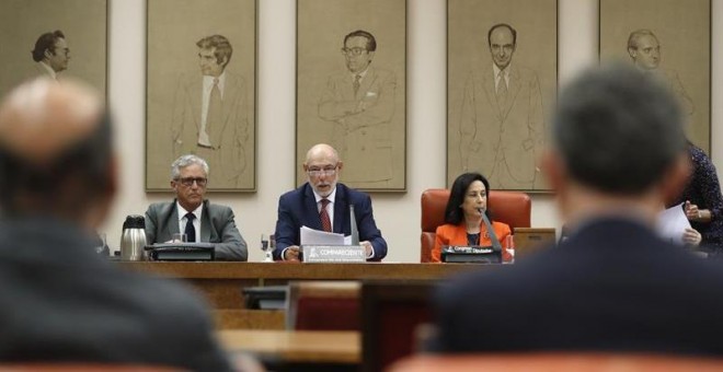 El fiscal general del Estado, José Manuel Maza (c), comparece ante la Comisión de Justicia del Congreso de los Diputados para aclarar la gestión del denominado caso Lezo, que ha llevado a prisión al expresidente de la Comunidad de Madrid, Ignacio González