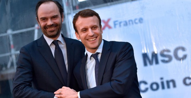 Macron y Philippe, en una foto de febrero de 2016. AFP