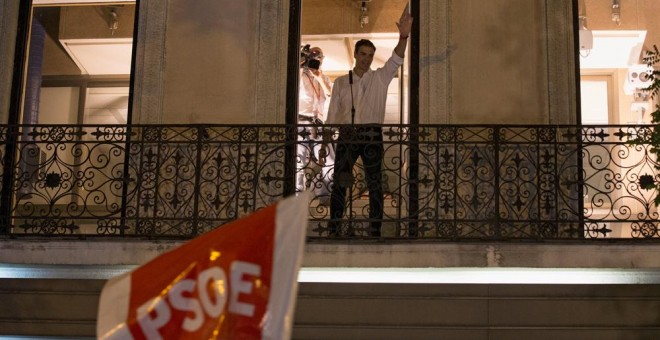 El reelegido secretario general del PSOE, Pedro Sanchez, celebra su victoria en las primarias. REUTERS/Sergio Perez