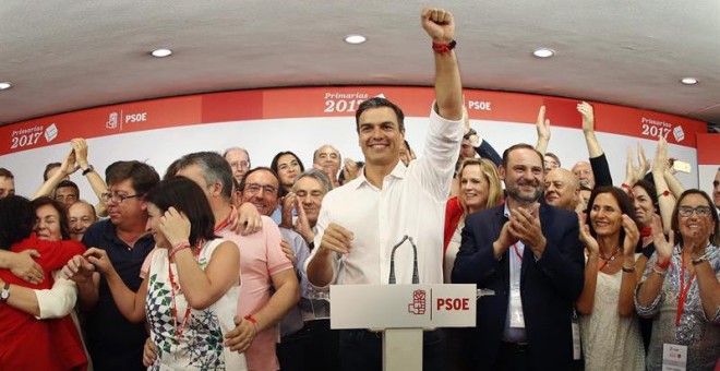 El vencedor de las primarias socialistas, Pedro Sánchez, compareciendo este domingo en Ferraz. /EFE