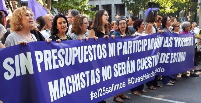 Cabecera de la manifestación celebrada este jueves en Madrid contra la violencia machista bajo el lema 'sin presupuestos ni participación las violencias machistas no serán cuestión de estado'