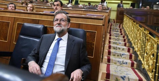 El presidente del Gobierno, Mariano Rajoy, en la segunda sesión del debate de enmiendas al proyecto presupuestario de 2017 esta tarde en el pleno del Congreso. EFE/Fernando Villar