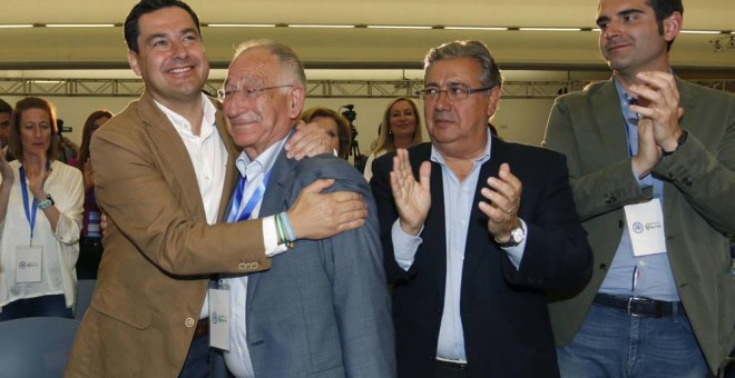 Gabriel Amat (2i), junto a Juanma Moreno y Juan Ignacio Zoido tras su reelección el pasado 19 de mayo como presidente del PP de Almería. /EFE