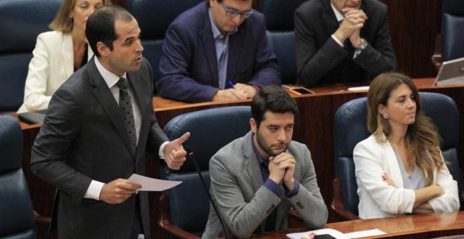 El líder de Ciudadanos en la Comunidad de Madrid, Ignacio Aguado, en el último pleno de la Asamblea en el que comparó a Cifuentes con Ignacio González. EFE