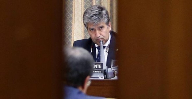 El ex director general de la Policía Ignacio Cosidó comparece en la comisión del Congreso de los Diputados que investiga el supuesto uso político de los medios del Ministerio del Interior en la etapa en la que estaba al frente Jorge Fernández Díaz. EFE/Ja