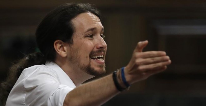 El líder de Podemos, Pablo Iglesias, durante su intervención en la segunda jornada del debate de la moción de censura de su grupo parlamentario contra el Gobierno de Mariano Rajoy. EFE/Emilio Naranjo