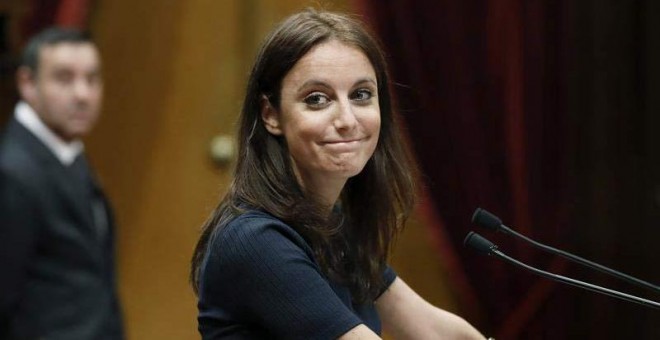 Andrea Levy, durante su intervención en el Parlament de Catalunya. | ANDREU DALMAU (EFE)