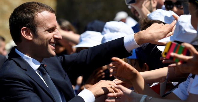 El presidente francés, Emmanuel Macron, asiste a una ceremonia que conmemora el 77 aniversario de la llamada de resistencia del general francés Charles de Gaulle, en París, este domingo. REUTERS / Bertrand Guay