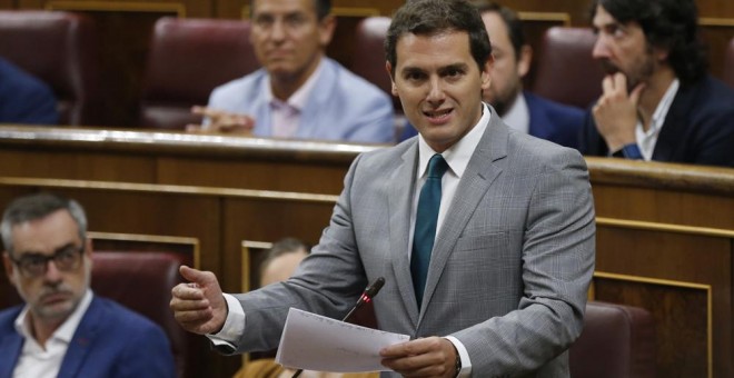 El líder de Ciudadanos, Albert Rivera, durante su intervención en la sesión de control al Gobierno el Congreso de los Diputados. EFE/Kiko Huesca