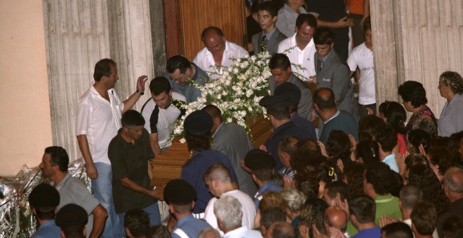 Funeral en San Luca por el asesinato de seis miembros de la familia Vottari en una pizzería en Alemanía. - AFP